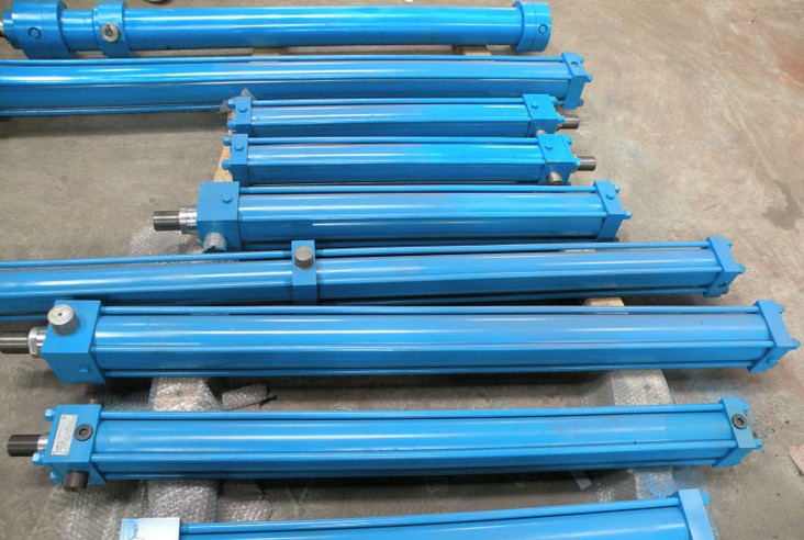 挖機(jī)液壓油缸漏油的原因有哪些，使用時(shí)應(yīng)注意些什么？